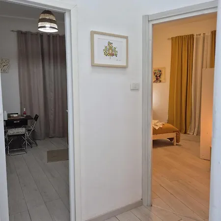 House Mari 招待所 3*